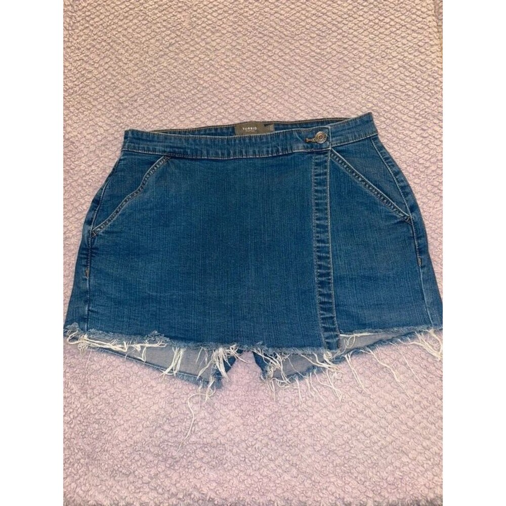 Torrid Denim Wrap Skort Distressed Raw Hem Blue Jean Skirt Shorts Size 12